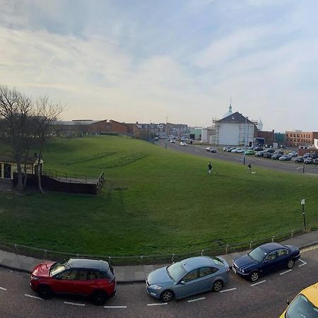 Hightide Seaside Apartment With Beach & Spanish City Views Whitley Bay Eksteriør bilde